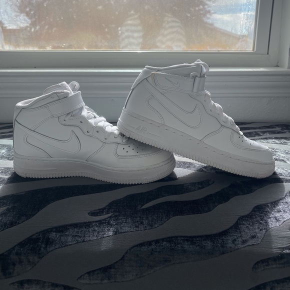 White Nike Air Force 1 Mid - Picture 4 of 5